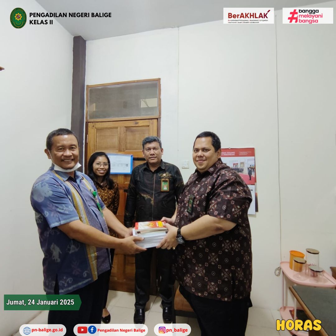 PENGADILAN NEGERI BALIGE MENERIMA SUMBANGAN 13 BUKU DARI PANITERA PENGADILAN NEGERI BALIGE MENERIMA SUMBANGAN 13 BUKU DARI PANITERA