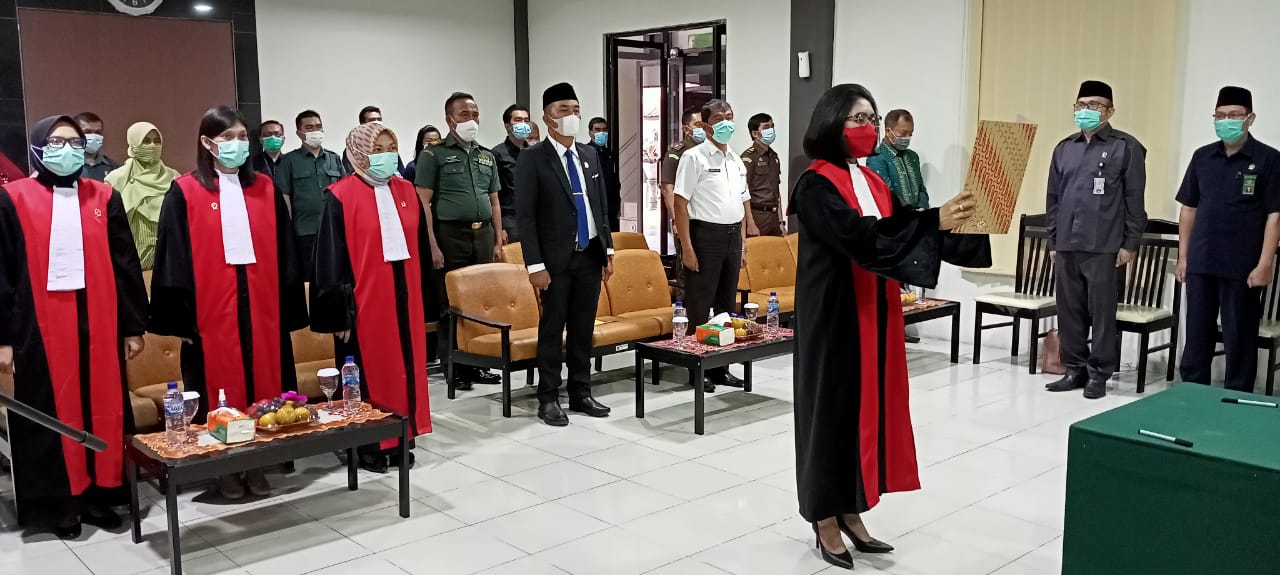 PENGAMBILAN SUMPAH JABATAN DAN PELANTIKAN WAKIL KETUA PENGADILAN NEGERI BALIGE IBU EVELYNE NAPITUPULU, S.H., M.H