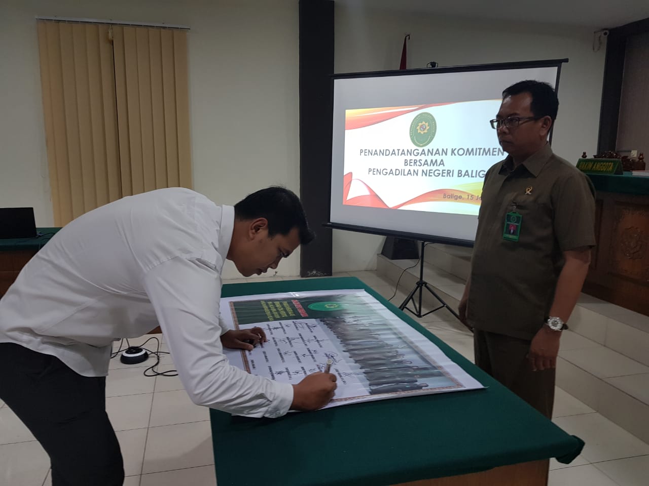 PENANDATANGANAN KOMITMEN BERSAMA PENGADILAN NEGERI BALIGE TAHUN 2019